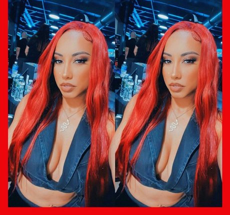 小さなおっぱいオンリーファンズ 美しいヌード 写真