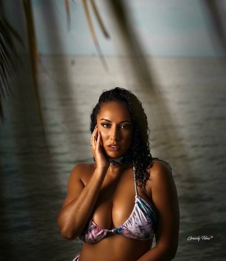 金髪のホットな妻オンリーファンズ 美しいヌード 画像