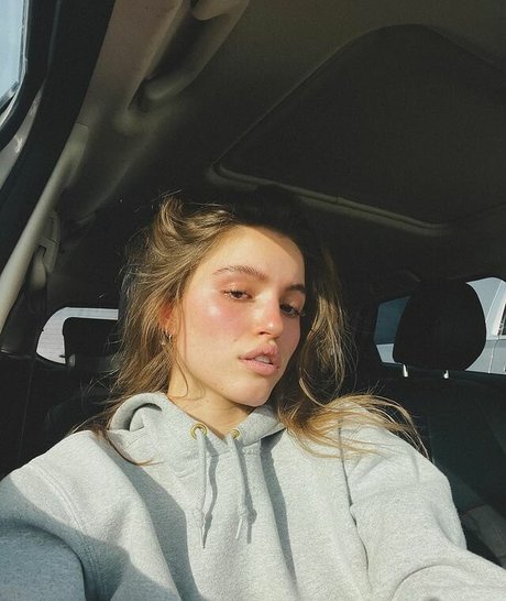 Sylvia Snyders かわいいポルノスター 写真