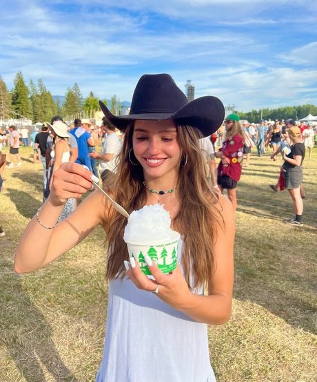 Sylvia Snyders エロティックモデル 写真