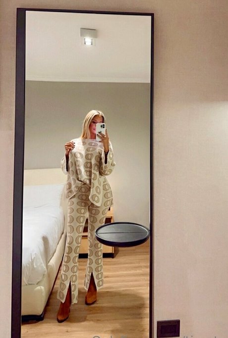 JOI オンリーファンズ ポルノ 画像