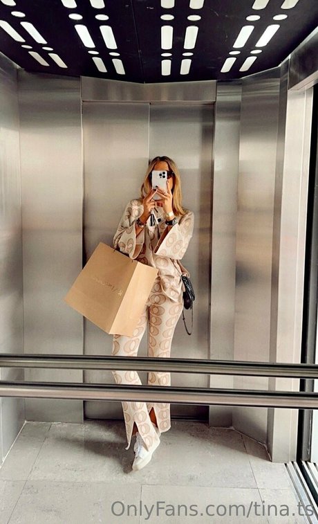 足 マンコ オンリーファンズ アートヌード 写真