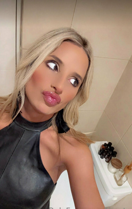 tina ts ポルノモデル 画像