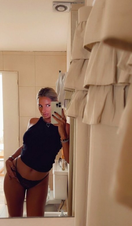 お尻を広げるオンリーファンズ 無料 写真