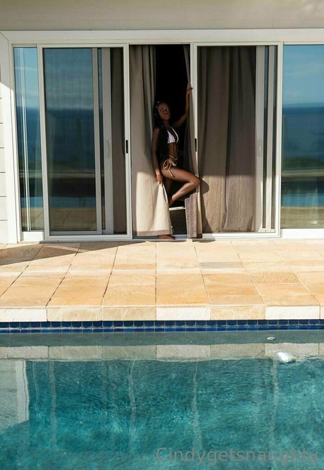 曲線美のxxx オンリーファンズ 無料ヌード 画像