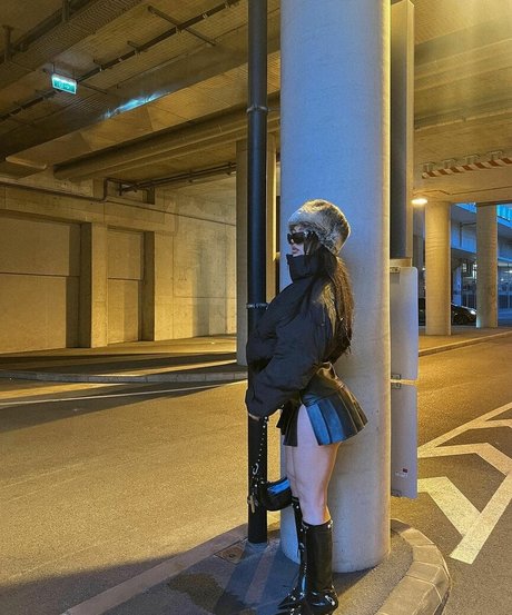 大学のアジア人オンリーファンズ アート裸 写真