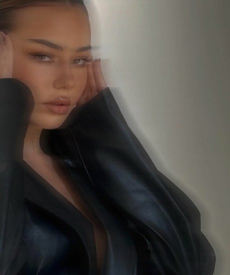 柔軟なティーンオンリーファン ホットセックス 画像