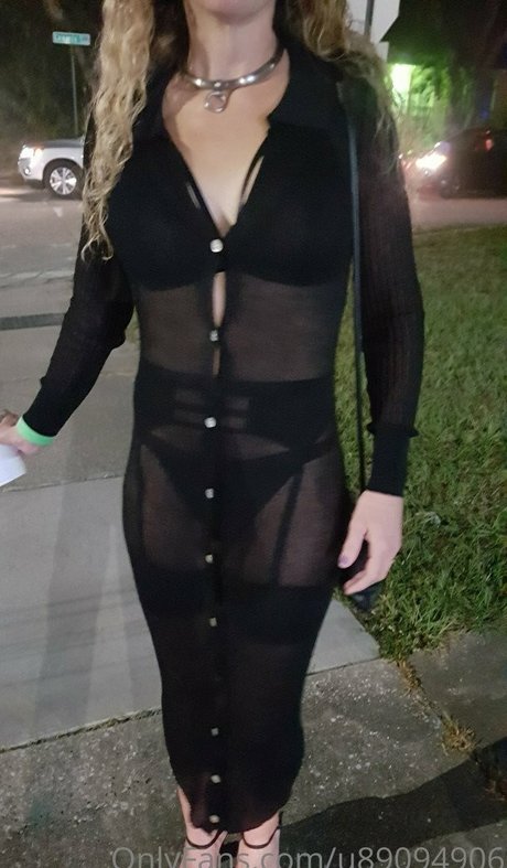 屋外シャワー オンリーファンズ ポルノ 画像