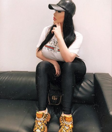 足 熟女 オンリーファンズ ホットヌード 写真