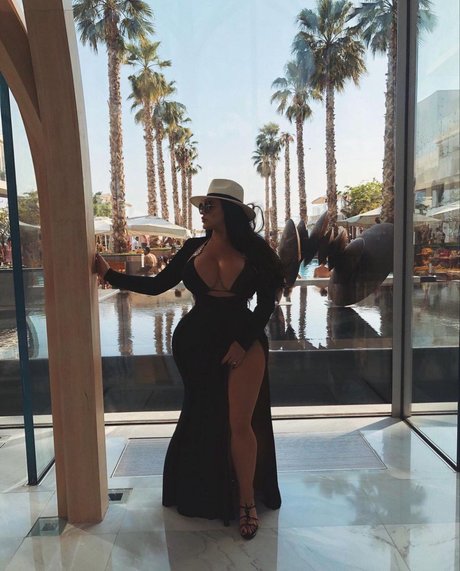 角質の女の子オンリーファンズ ポルノ ギャラリー