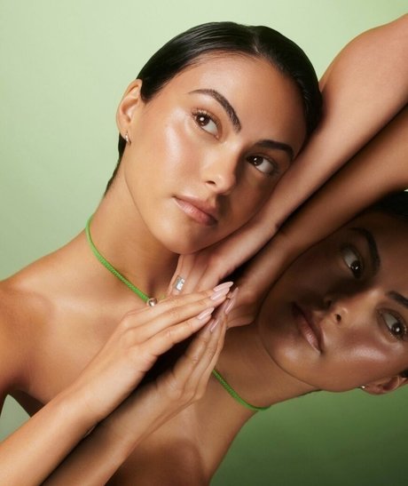 Camila Mendes ポルノスター トップ 画像