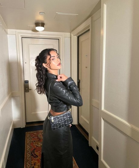 Camila Mendes トップモデル 写真