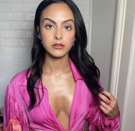 Camila Mendes 限定スター 画像