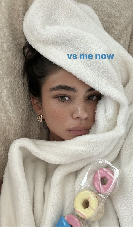 巨乳ランジェリーオンリーファンズ ホットセクシー 画像