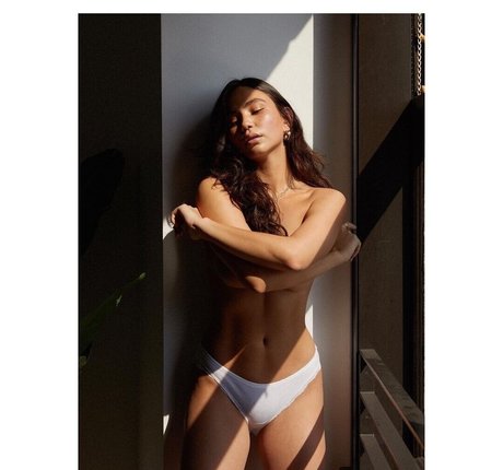 Christina Nadin 裸モデル 写真