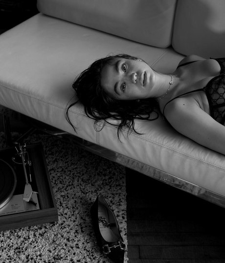 Christina Nadin エロティックなモデル 写真