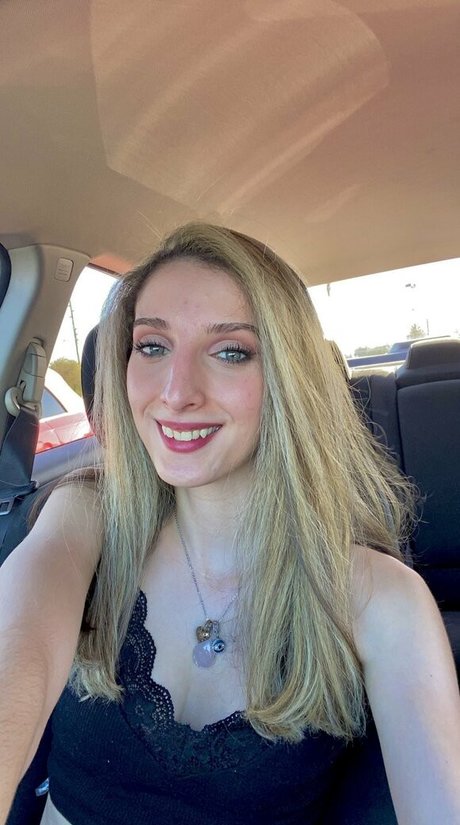 Yanellis Linares ポルノスター セクシー 画像