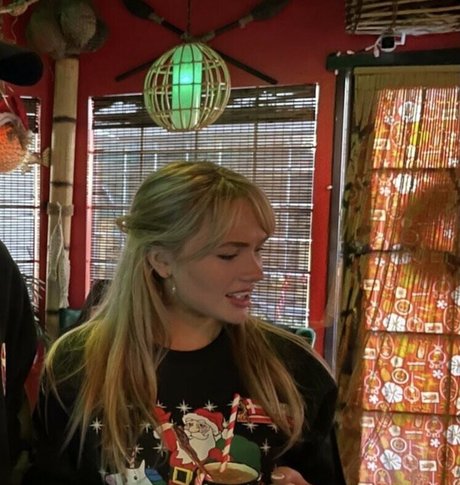 Natalie Alyn Lind エロティックなポルノスター 画像