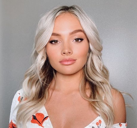 Natalie Alyn Lind エロティックなモデル 画像