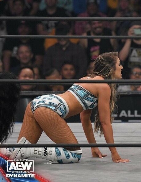 Dr Britt Baker セクシーなスター ギャラリー