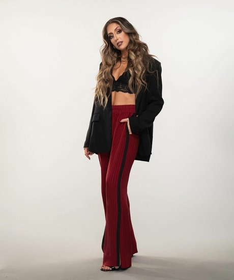 ティーンランジェリーオンリーファンズ 美しいxxx 画像