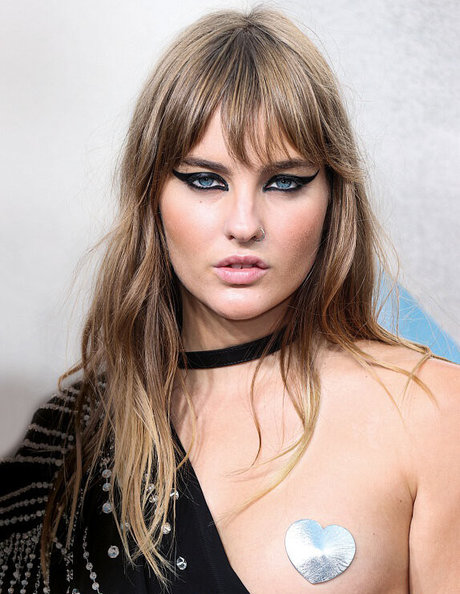 弁護士オンリーファンズ アート裸 画像