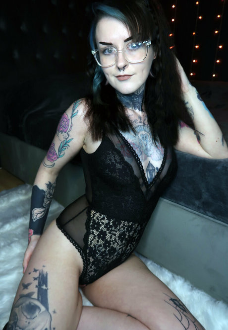 エモな痴女オンリーファンズ HD アーカイブ