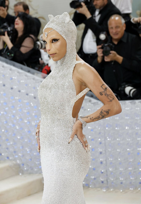 貞操帯オンリーファンズ アダルト 写真