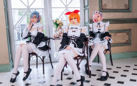 曲線美のブロンドオンリーファンズ セクシー裸 ギャラリー