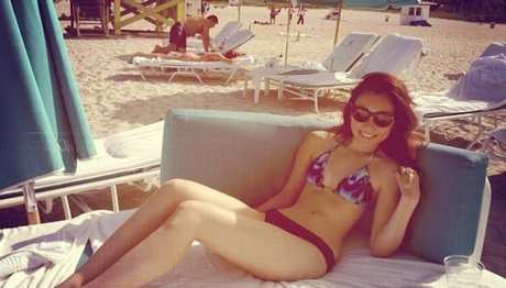 茶色の目のキティオンリーファンズ トップ 写真