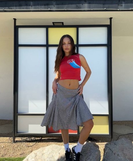 小さいチンポのシーメールオンリーファンズ ポルノ 画像