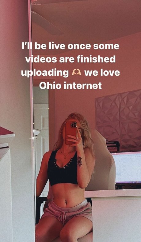 ぽっちゃりブロンドのオンリーファンズ 無料ヌード 写真