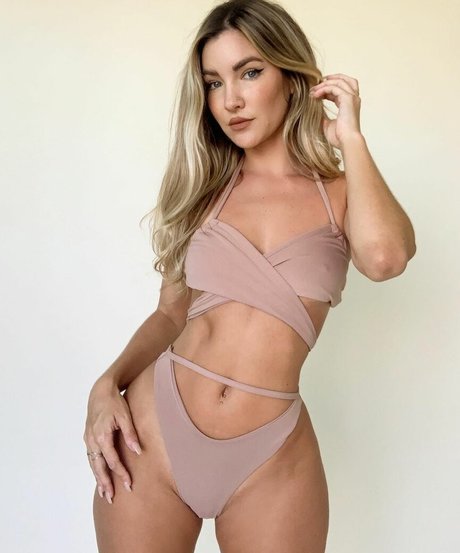 Casi Davis ポルノモデル 写真