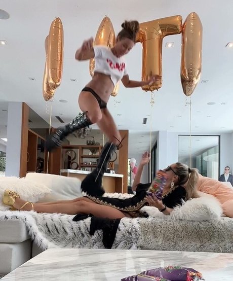 アジアン潮吹き オンリーファンズ トップ ギャラリー