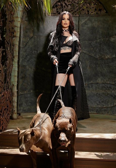 ぽっちゃりブルネットオンリーファンズ ホットセックス 画像