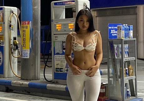 ボディビルダーヌードオンリーファンズ 無料エロ 写真