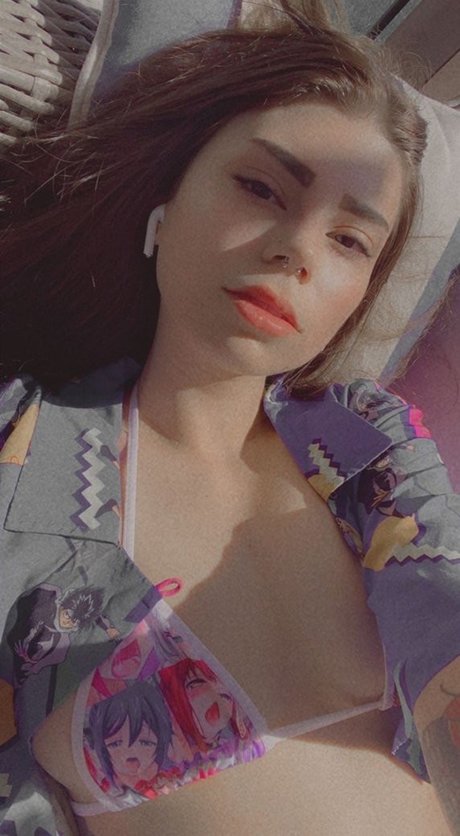 セーリングオンリーファンズ セクシー裸 写真