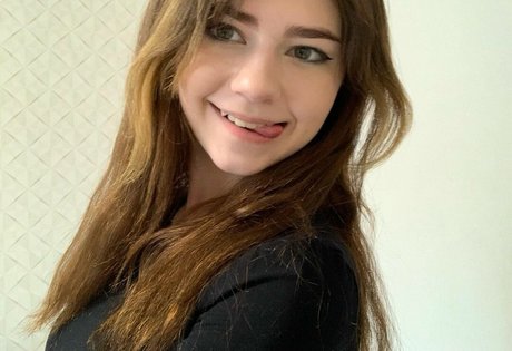 asmrベイビーオンリーファンズ アート裸 写真