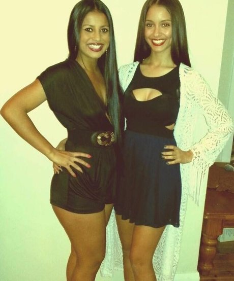 カーリーエボニーオンリーファンズ セクシー裸 写真