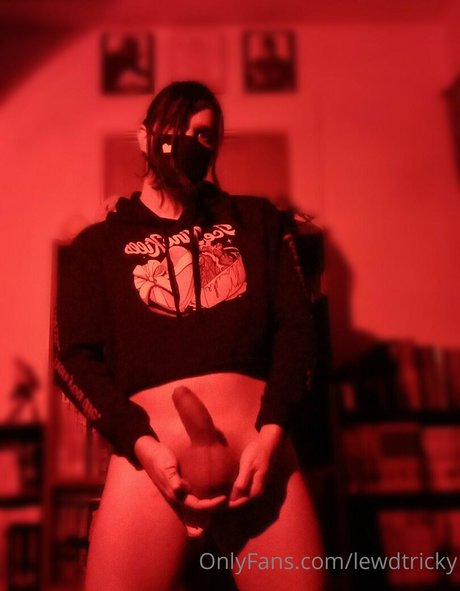 lewdtricky ポルノスター 裸 写真