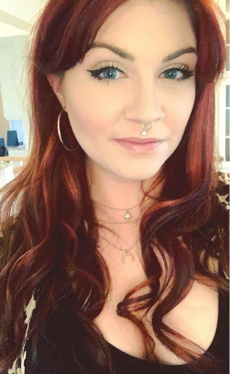 official miss gigi 可愛い女優 写真