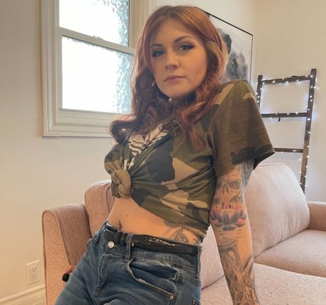 official miss gigi 裸のポルノスター ギャラリー