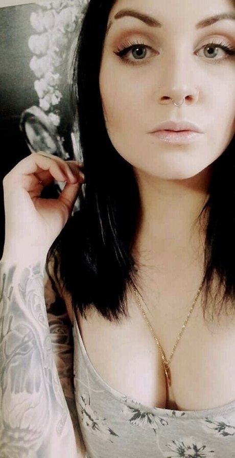 心理学者オンリーファンズ えろた 写真