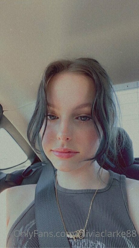 oliviaclarke88 セクシーモデル 画像