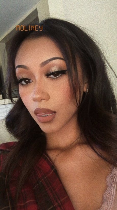 Moliney Mao ポルノスター ヌード 画像