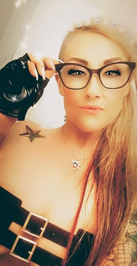 sinssexytattoosntitties ヌード女優 写真