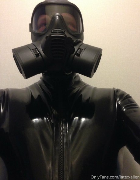 latex alien 素敵なモデル 画像