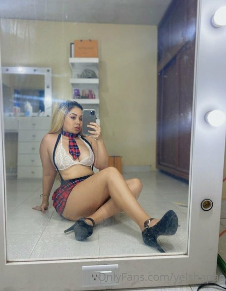 yelshapao 裸のポルノスター ギャラリー