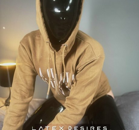 latexdesires ポルノ女優 画像