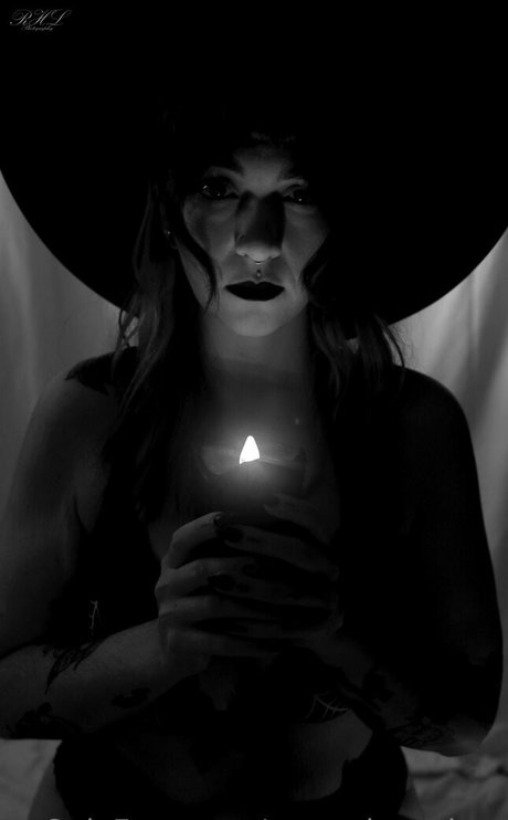 mourning glory ポルノモデル ギャラリー